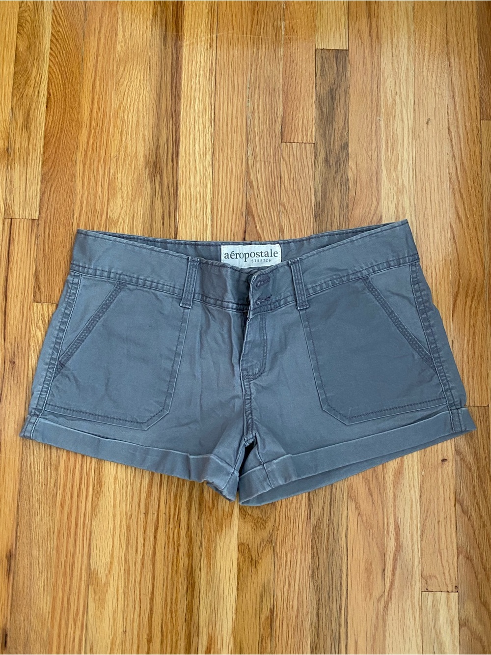 Aeropostale Women's Gray Cuffed Casual Shorts 2010s Style